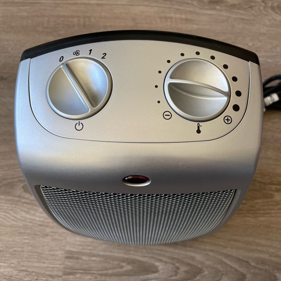 Lasko Ceramic Adjustable Thermostat Space Heater - Picture 4 of 4